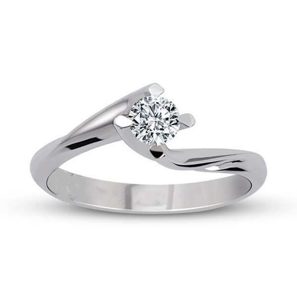 Solitaire engagement ring with 0.25 ct diamond