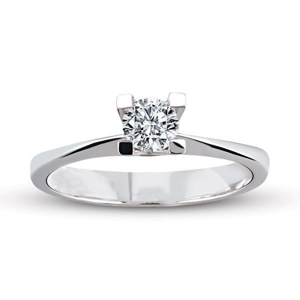 Solitaire engagement ring with 0.30 ct diamond
