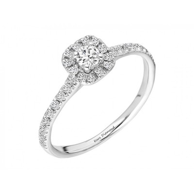 Engagement ring with 0.30 ct center diamond and 0.35 ct side diamonds