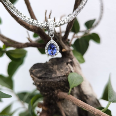 Charm pendant with 0.33 ct diamonds and 1.51 ct Tanzanite