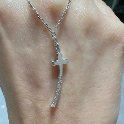   Cross pendant with 0.10 ct diamonds