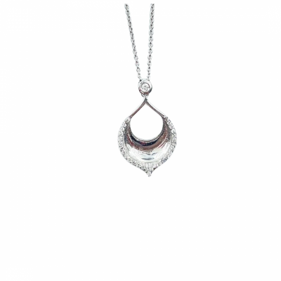 0.27 ct diamond pendant