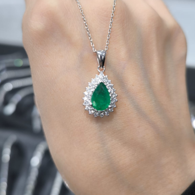 Pendant with Diamonds of 0.34 ct and Emerald of 0.80 ct