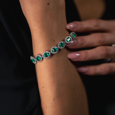 Bracelet with 2.42 ct Diamonds and 10.68 ct Emeralds