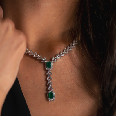 Set with 5.05 ct Diamonds and 3.59 ct Emeralds