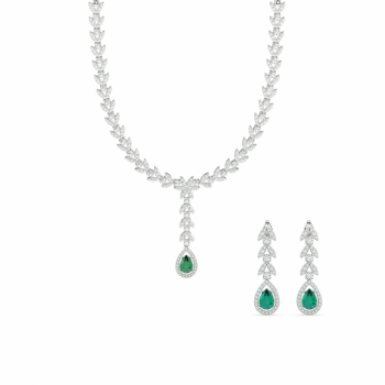 Set with 5.13 ct Diamonds and 3.55 ct Emeralds