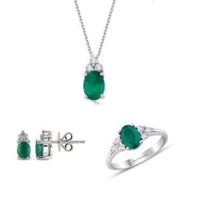 Set with 2.37 ct Emeralds and 0.35 ct Diamonds