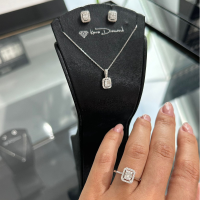 Jewelry Set with 0.42 ct Baget Diamonds and 0.69 ct round diamonds