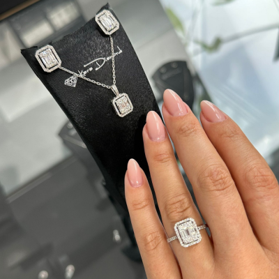 Jewelry Set with 1.15 ct Baget Diamonds and 1.35 ct round diamonds