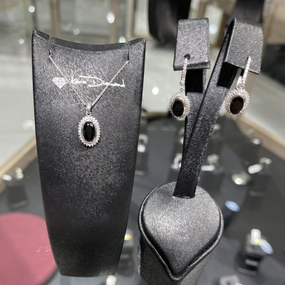 Jewelry set with 0.69 ct Diamonds and Onyx 