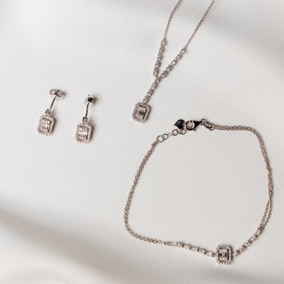 Jewelry Set with 0.25 ct Baget Diamonds and 0.98 ct round diamonds