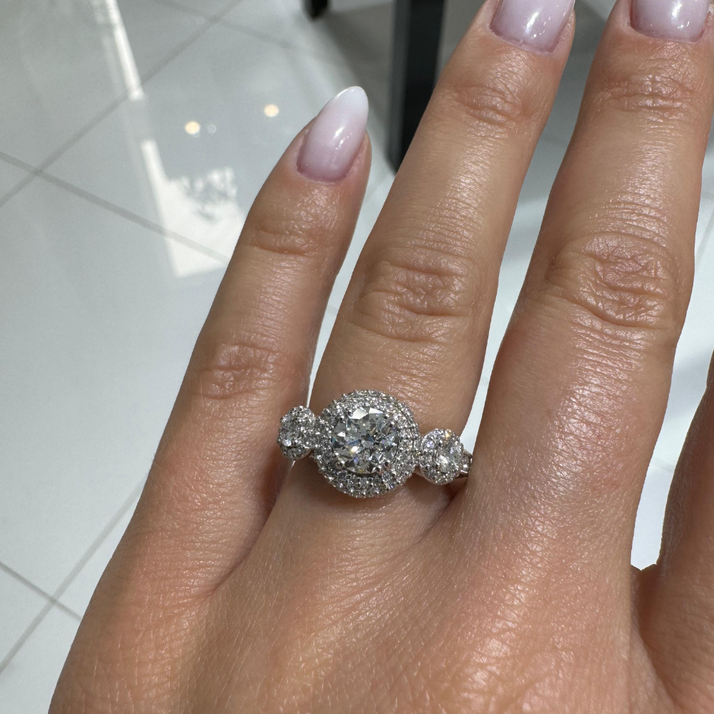 Inel cu Diamant central de 1.00 ct si diamante laterale de 0.79 ct