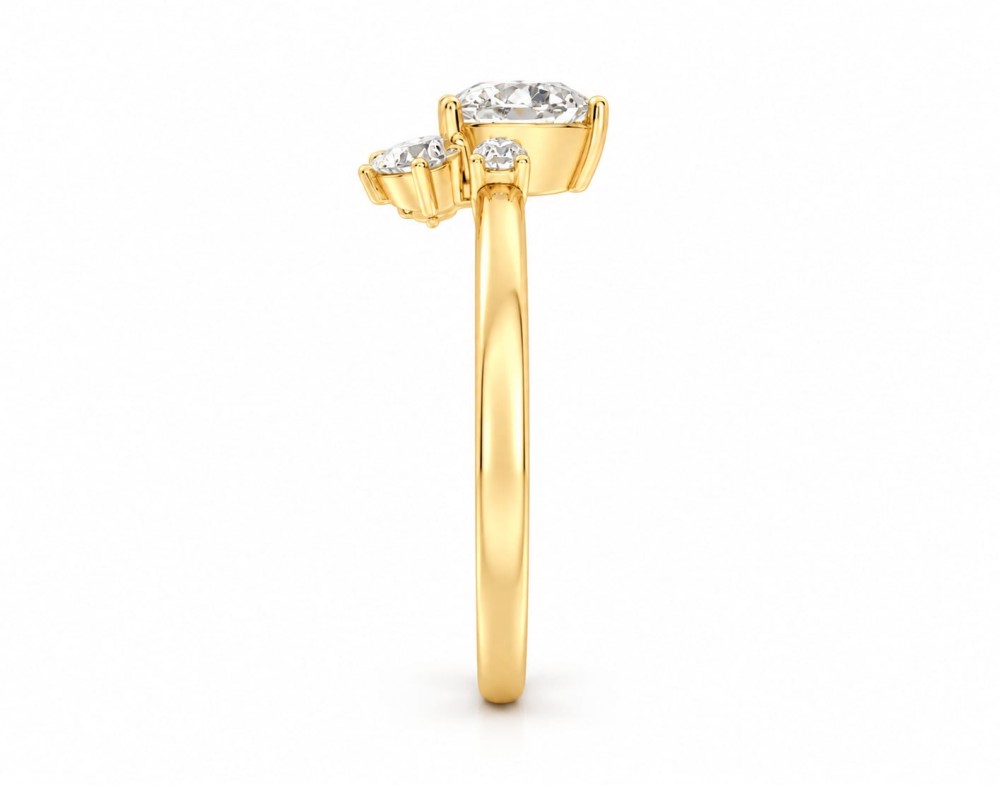 Inel cu diamant central Pear Cut de 0.31ct si diamante Pear Cut laterale de 0.28ct