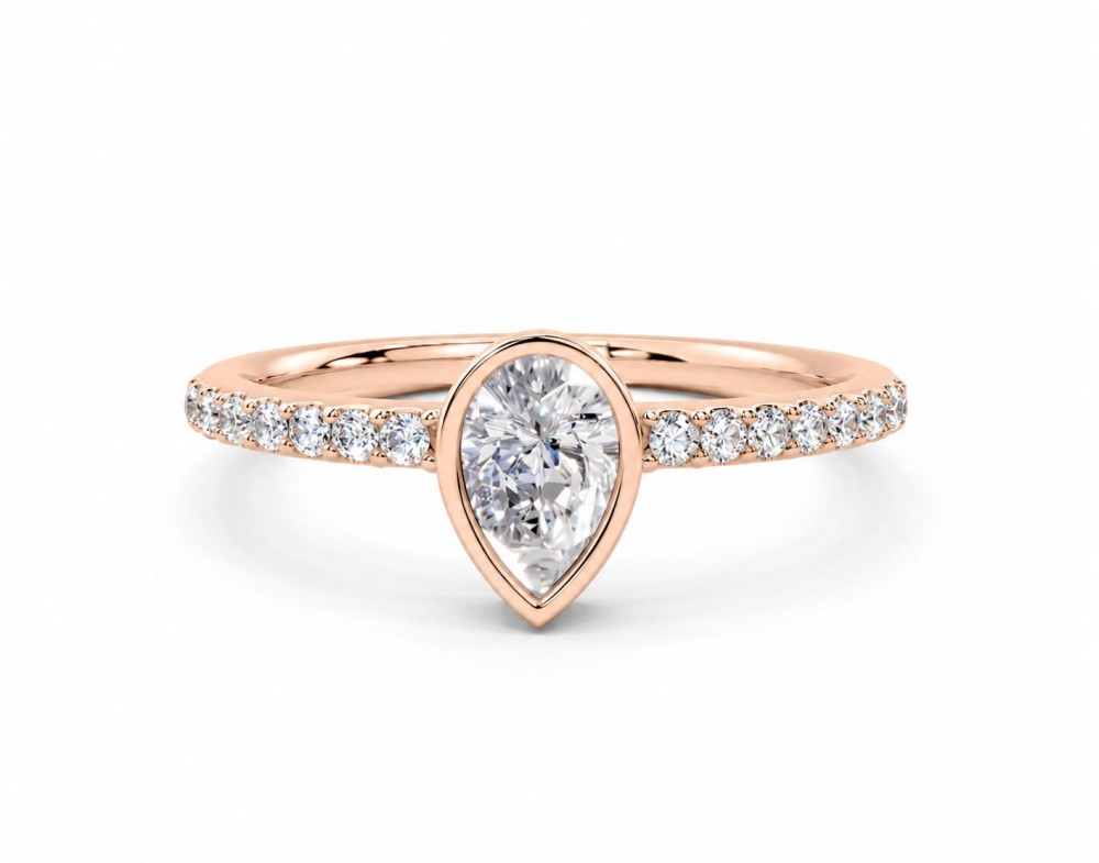 Inel cu diamant central Pear Cut de 0.35ct si diamante rotunde laterale de 0.10ct