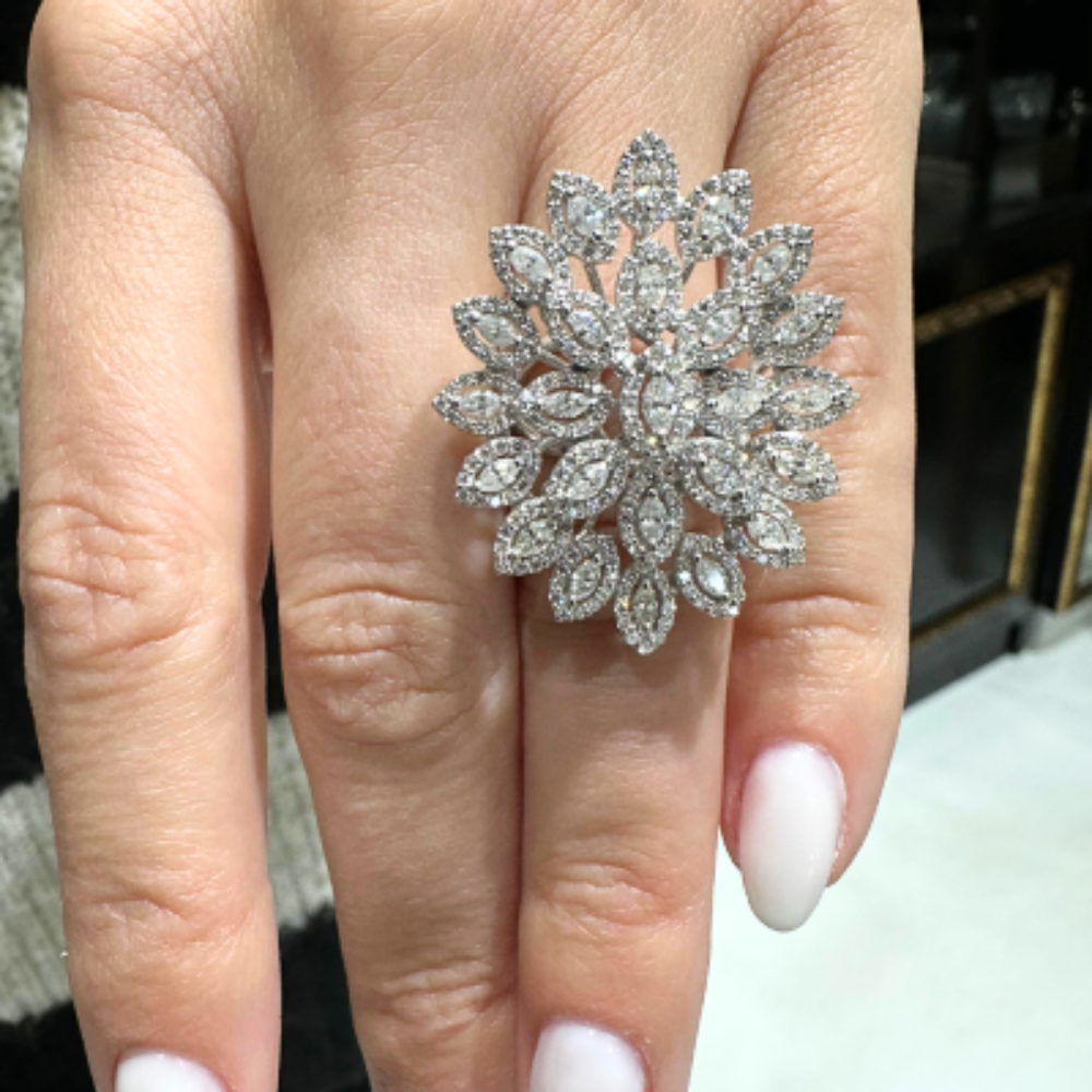 Inel cu Diamante Marquise de 1.04 ct si diamante laterale de 1.14 ct