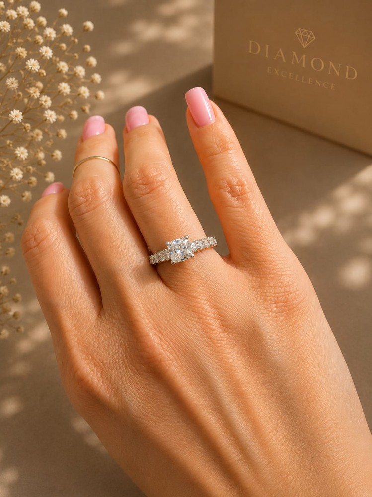 Inel de logodna cu Diamant central Cushion de 1.70 ct si diamante laterale de 1.16 ct
