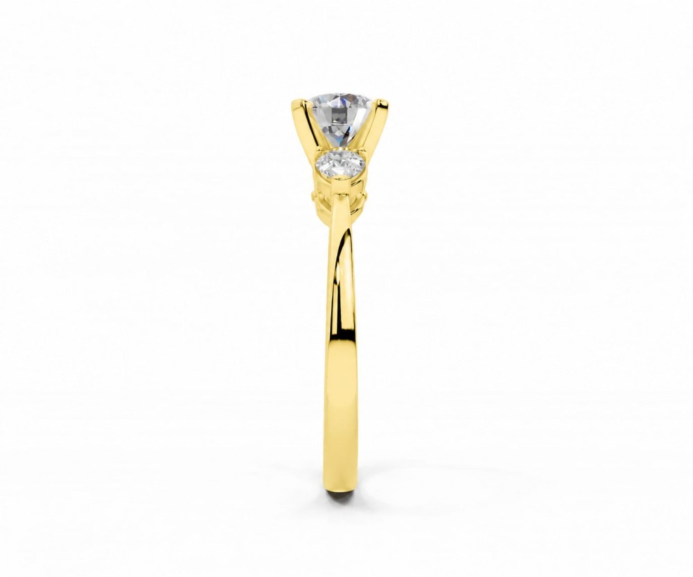 Inel de logodna cu diamant central rotund de 0.73ct si diamante laterale Pear Cut de 0.28ct