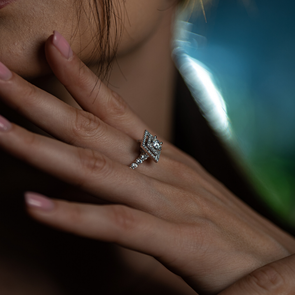 Inel de logodna cu diamant central de 0.31 ct si diamante laterale de 0.91 ct