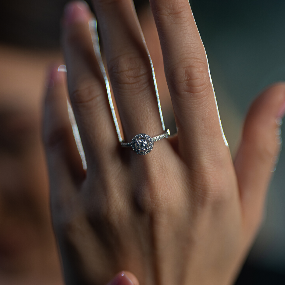 Inel de logodna cu diamant central de 0.40 ct si diamante laterale de 0.15 ct