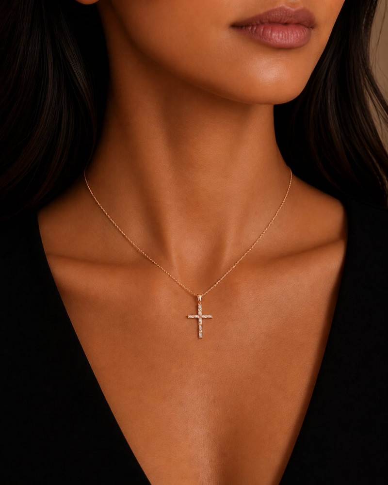 Pandantiv Cruciulita cu Diamante de 0.10ct