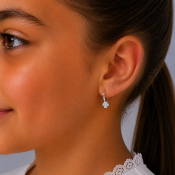 Cercei din aur alb cu diamante de 0.05 ct