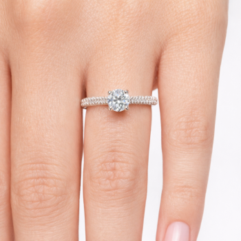 Inel de logodna cu Diamant central de 0.37 ct si diamante laterale de 0.30 ct