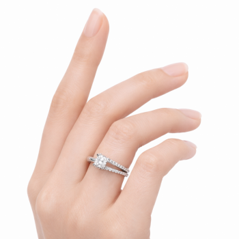 Inel de logodna cu diamant central de 0.39 ct si diamante laterale de 0.17 ct