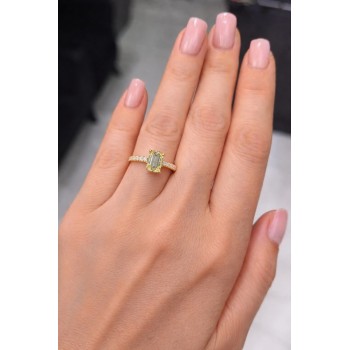 Inel de logodna cu diamant central fancy de 1.11 ct si diamante laterale de 0.22 ct