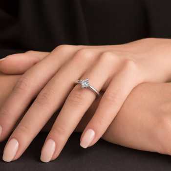 Inel de logodna Solitaire cu diamant de 0.70 ct