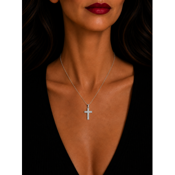 Pandantiv cruciulita cu diamante de 0.18 ct